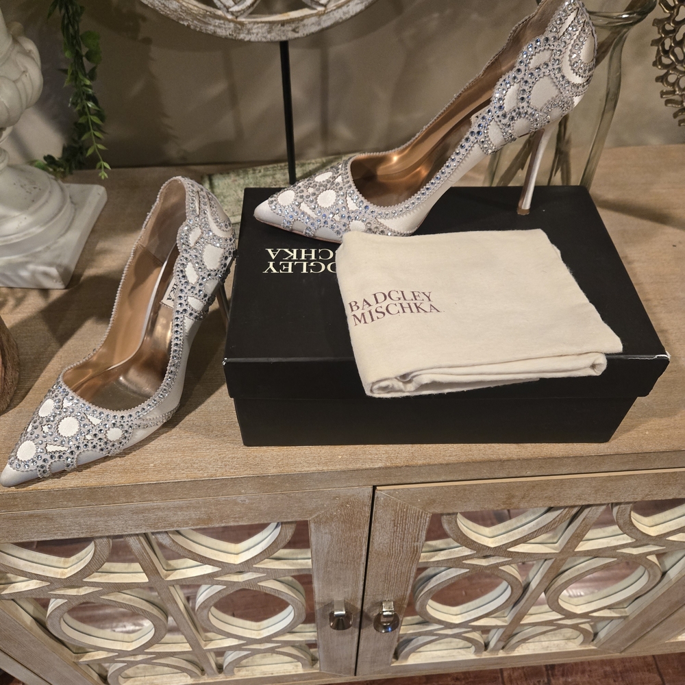 Badgley Mischka Silver and Cream Heels